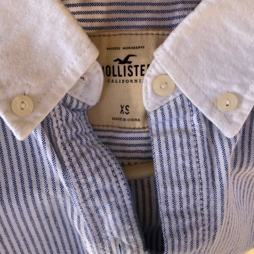 Hollister Button Down Long Sleeve Shirt, XS, EUC, pet/smoke free home - Picture 4 of 9